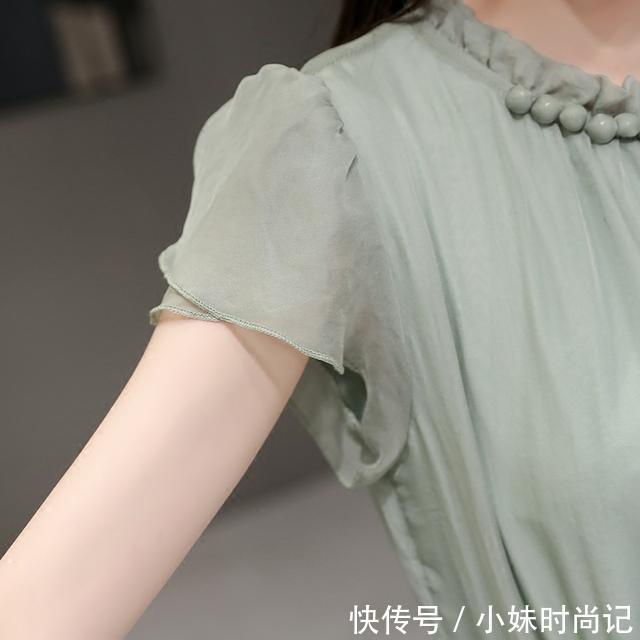 印花|唯美雪纺连衣裙，配上一双高跟凉鞋，今夏，尽显青春潮流范