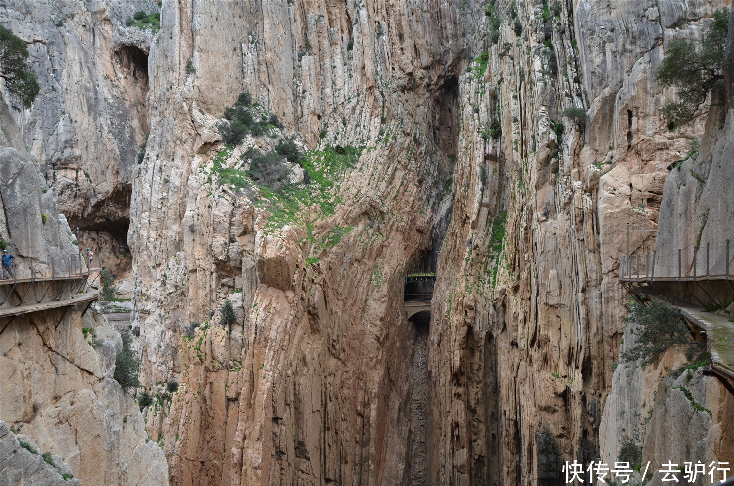 危险|最危险的步道，5名游客失足坠崖死亡，华山栈道小巫见大巫