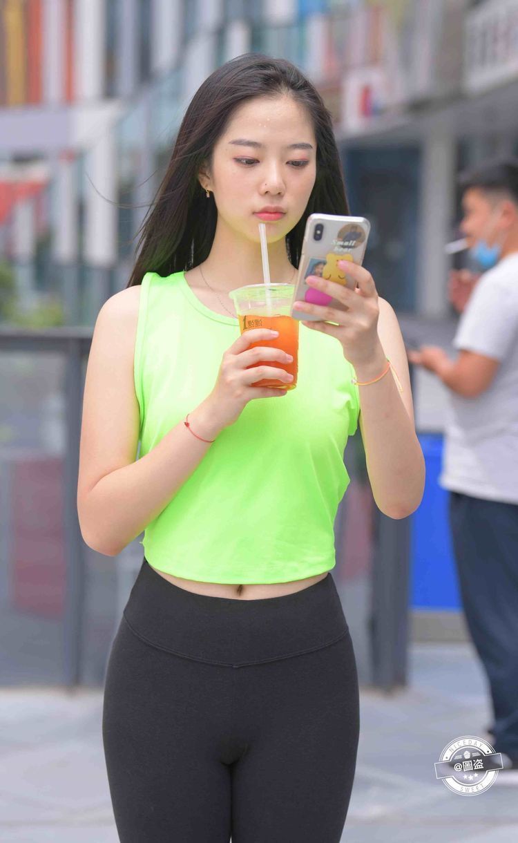 连衣裙","m":"dbfc269d932d8112f06e2cb6c82fdc4be4f2f0f","nlabel":"stat_3208889651:zm.news.so.com:5b+r5LmQ5bCP5Yia5a2Q,pageType_zmt,glevel_3","ntag":"tfashion;sfashion_时尚;kfashion_1:造型;kfashion_1:搭配;kfashion_1:连衣裙;