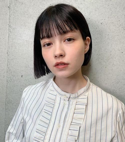 发型灵感：懒人好整理的直发，也可以充满空气感！