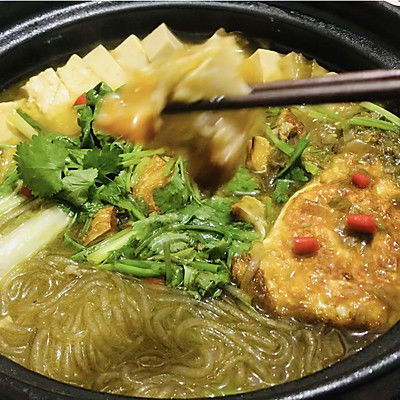 泡椒酸菜咸鱼煲