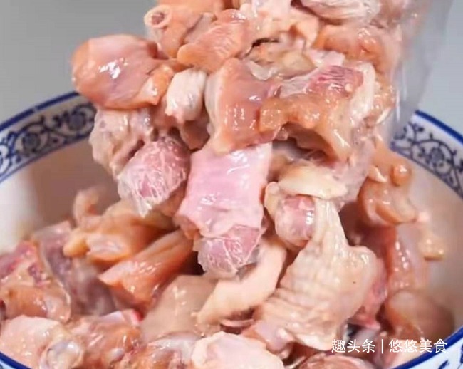 干锅辣子鸡，麻辣鲜香，外酥里嫩，好吃到让你沦陷！