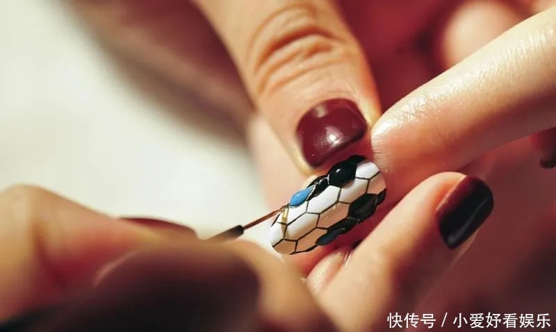 上海宝格丽酒店美甲,明星名媛将珠宝嵌在指尖