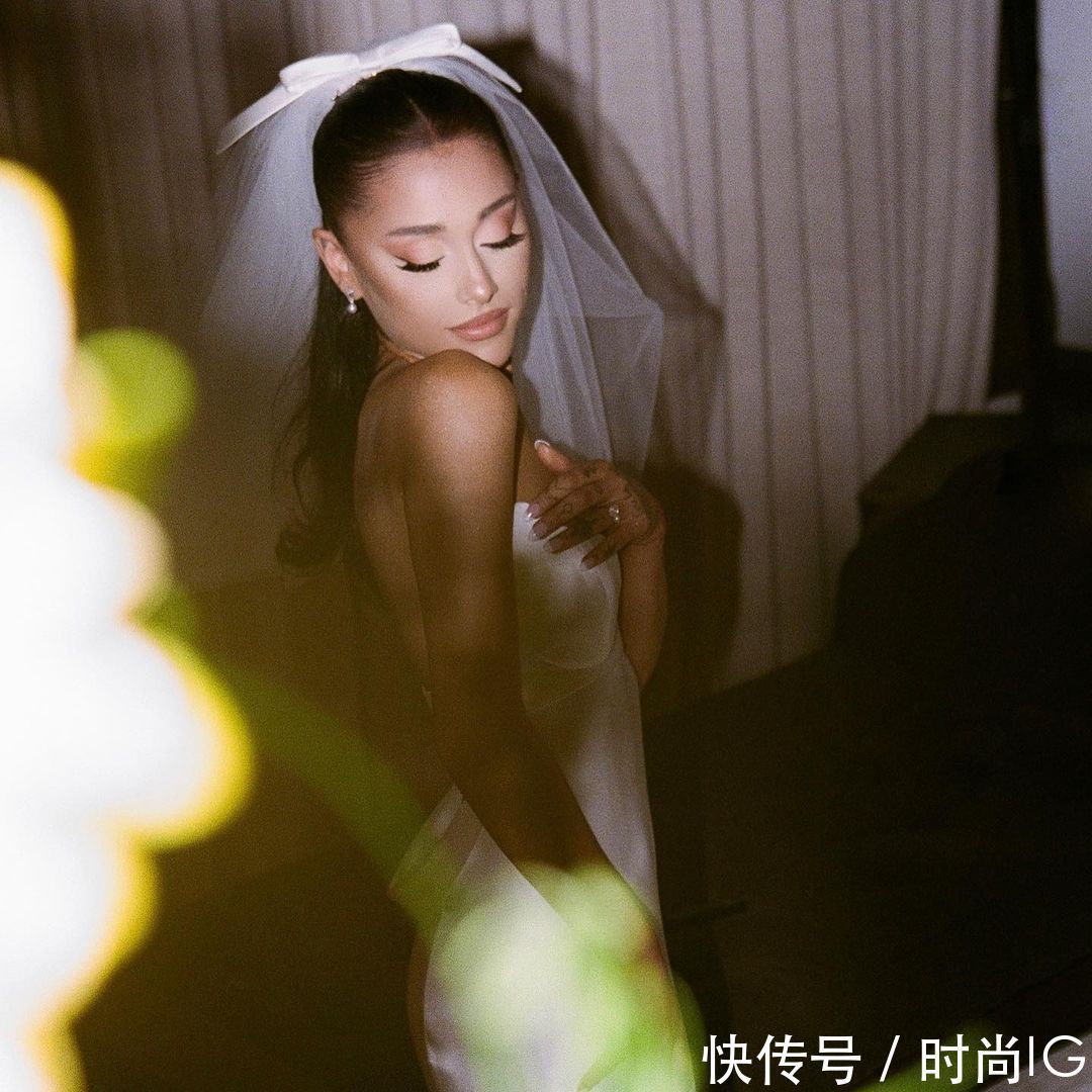 mA妹官宣结婚晒婚纱照,低调情侣超养眼,A妹虐心情史终于找到真爱