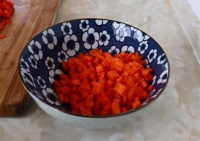 锅盔|教你做陕西特有的风味小吃锅盔馍,又圆又厚又好吃,实在太香了