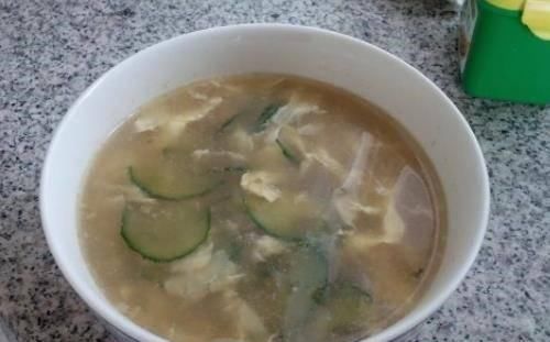 它是天然“补水”，补水效果是面膜10倍，皮肤水灵，吹弹可破