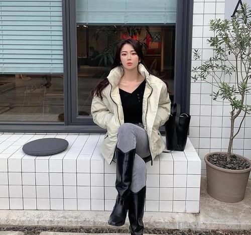 卫衣 + 靴子，毛衣 + 阔腿裤，这20套早春穿搭，好看极了