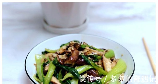 香菇|秋天遇到这种小油菜别错过，北方农村才卖1元1斤，鲜嫩水灵正当！