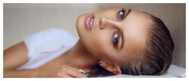 锻炼|俄罗斯足球宝贝,拥有完美身材,称健身能够帮助塑造身材