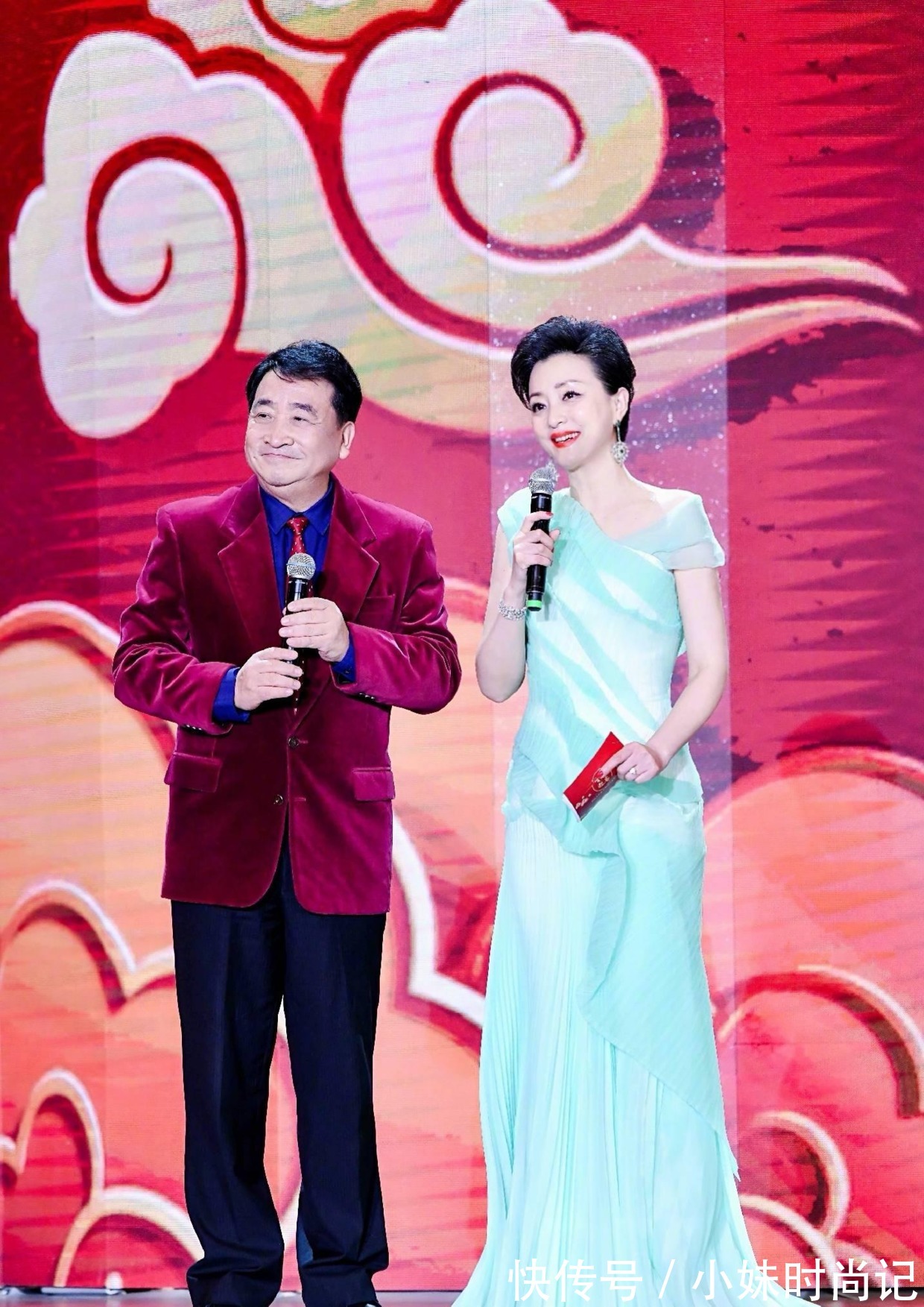 连衣裙|杨澜:腹有诗书气自华,一袭黑色斜肩连衣裙高级洋气,气质端庄