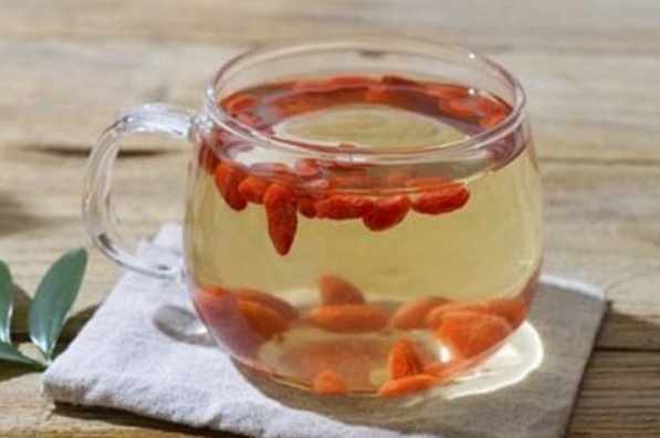 六味地黄丸|枸杞和“它”泡,胜过补阳药,男人连喝两天,比六味地黄丸好