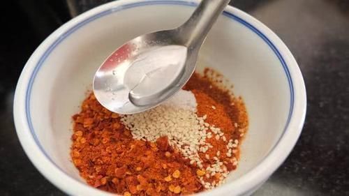 老师傅用了一辈子的辣椒油“秘方”,怪不得那么香,长知识了