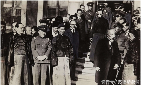 贵族|大清贵族落魄后在街边买烧饼,咬下一口才发现,仆人骗了他20年