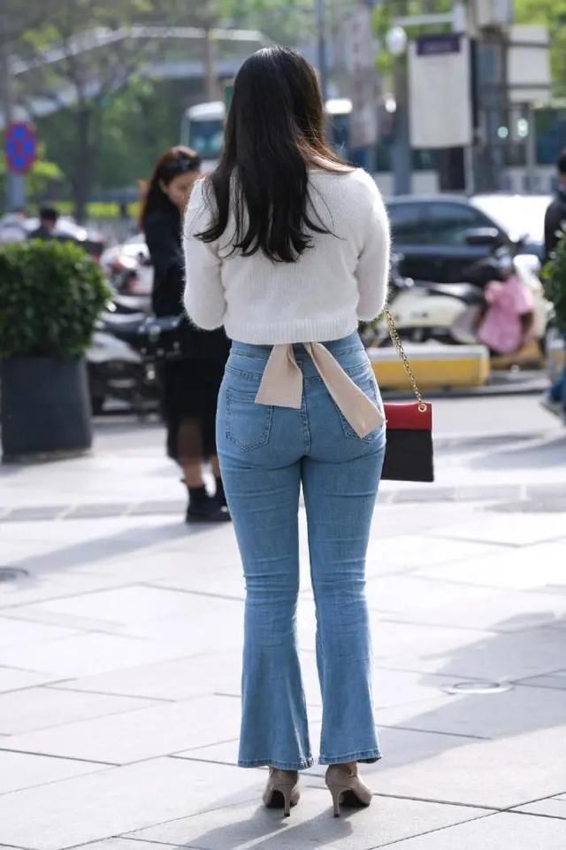 身材高挑|穿修身牛仔裤的女生，气质更是显得靓丽自信
