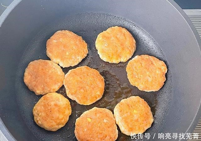 燕麦和鸡胸肉搭配,做美味的煎饼,低脂又解馋,常吃它想胖都难!