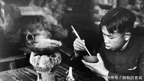 惊讶|罕见老照片:旧时人们在吃火锅,第二张令人惊讶!