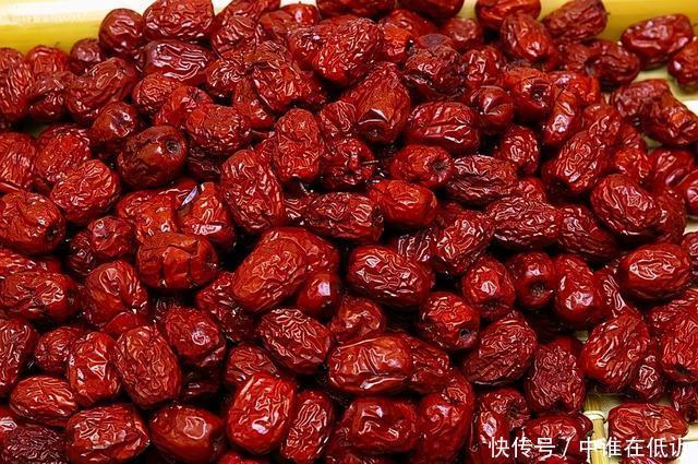 气血|大枣这样吃,功效翻几倍每天吃3颗,气血足,脾胃好