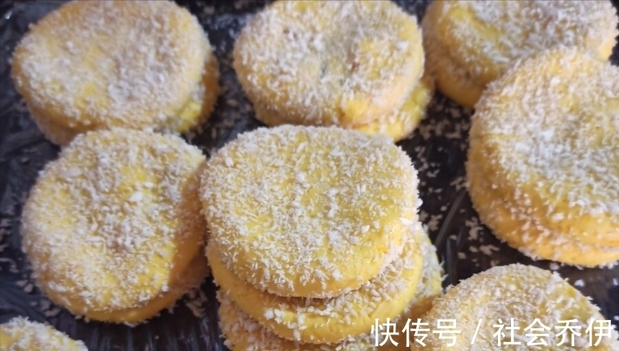 南瓜这样做,不炒也不蒸,软糯香甜还能拉丝,上桌全家抢着吃