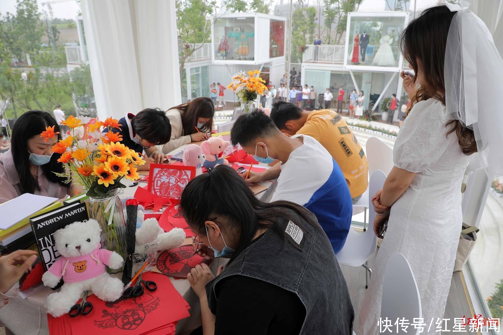 “520”，天府新区为6对新人举办集体婚礼