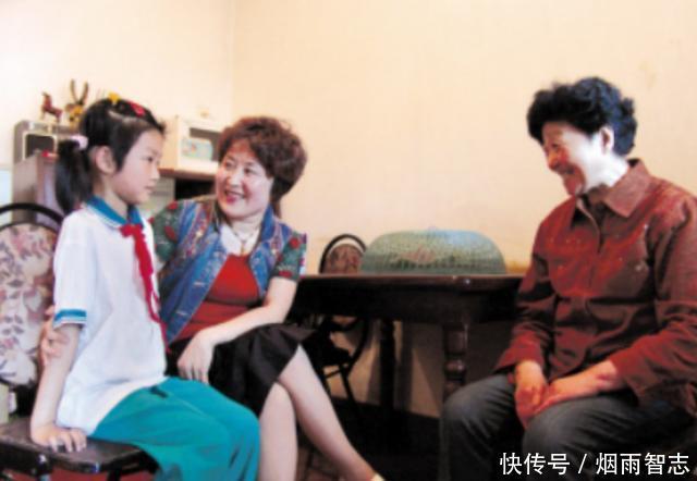 孩子画全家福作业,老师怀疑有心理问题,宝妈哭笑不得:看错了