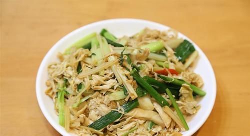 小姑子来家做客，婆婆亲自下厨，网友：菜是好菜，就是有点偏心