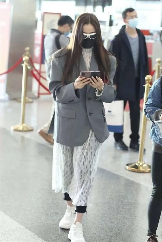 蕾丝裙搭配外套！春天应该这样穿