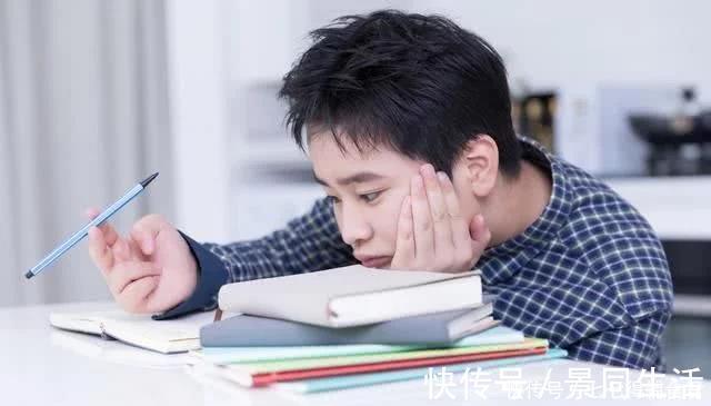 孩子|孩子埋怨作业多,妈妈的两种不同做法,孩子过上了两样不同人生