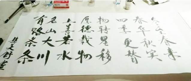 艺术家#艺术家赵美舒既收费又收礼-艺术劳动获得报酬的两种办法