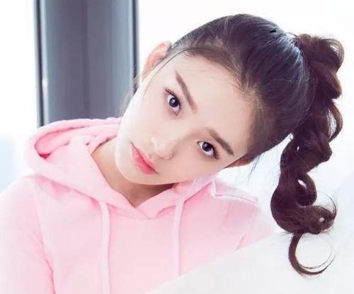 冬天别披着头发,有臃肿感,试试这4款扎发,今年超火