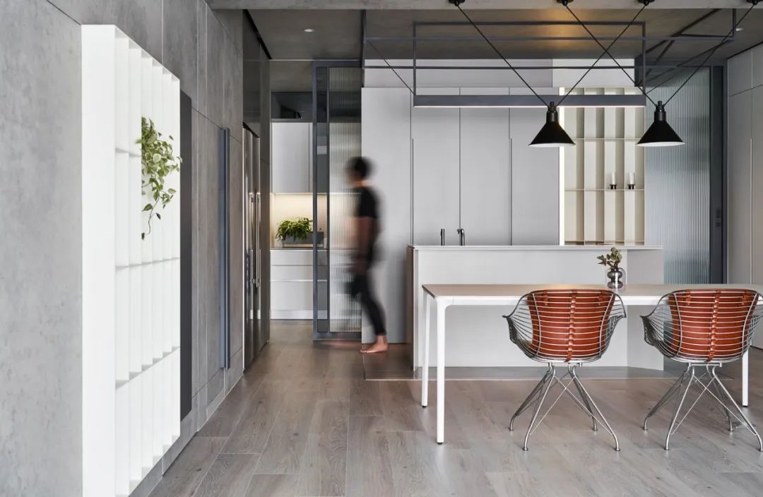 床尾处|100㎡简约工业风,低调安静的水泥灰,装出别样高级的美