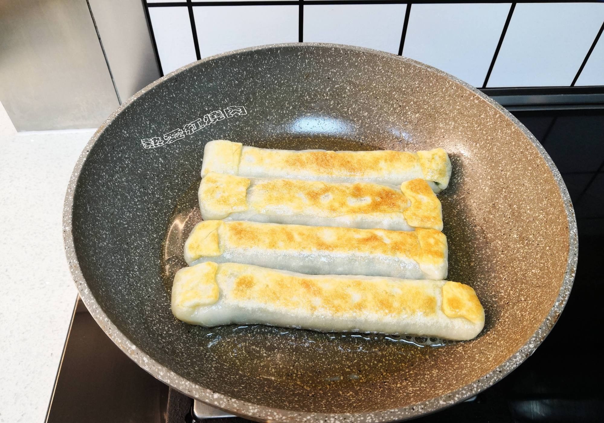 猪肉馅儿|吃馅饼不如吃它，皮薄馅大还不用捏褶子，外壳焦香内馅鲜美超好吃