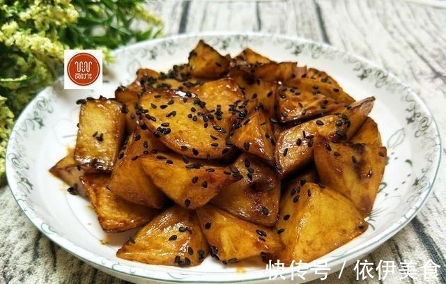 土豆新吃法,这么做简单又美味,比肉都好吃,做一盘,上桌就光盘