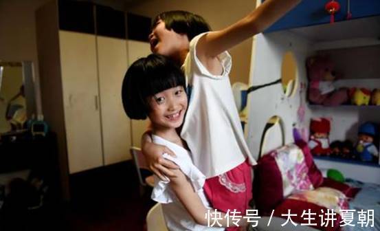 高龄|退休金过万,60岁失独母亲冒死生下双胞胎,10年过去,她却后悔了