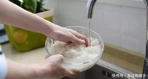 妙用|关于淘米水的妙用!别再傻乎乎用来美白了!