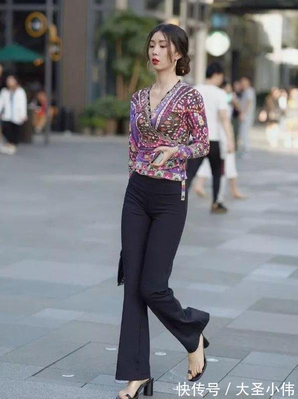 美女街拍：小姐姐有点胖，她的腿因逛街而痛痛，我真的很想去给她揉一揉