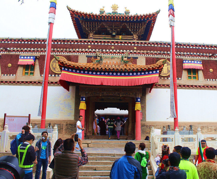  六大|酥油花、壁画、堆绣，中国藏传佛教六大寺院——塔尔寺