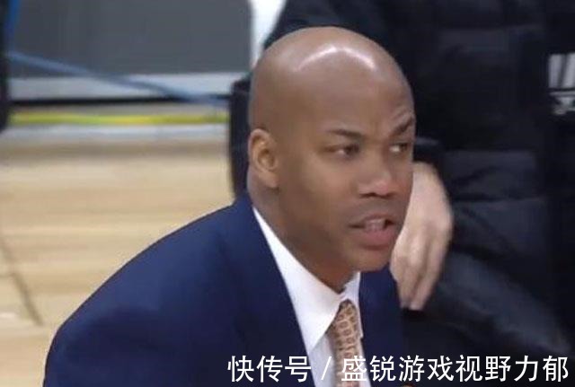 李春江|王哲林助攻李添荣暴扣!上海队新外援爆发,马布里在场边怒斥球员