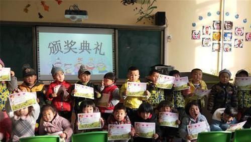 宝妈|儿子喜滋滋拿回一张奖状,看清上面的字后宝妈怒了,坑娃不识字