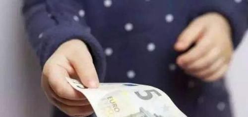 回事|超过这个年龄还不给“零花钱”，孩子就会偷，家长别不当回事