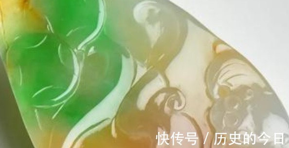 翡翠戒指 到底应该怎么样,挑选到合适自己的翡翠戒指一起来了解吧!