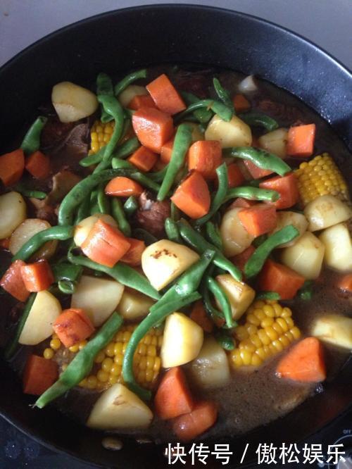 想找一道不费劲又营养的美食看看这道东北乱炖,一家老小都喜欢