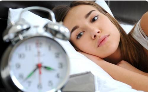 潮热|45岁左右的女性容易失眠，或与荷尔蒙分泌有关，应该如何进行缓解