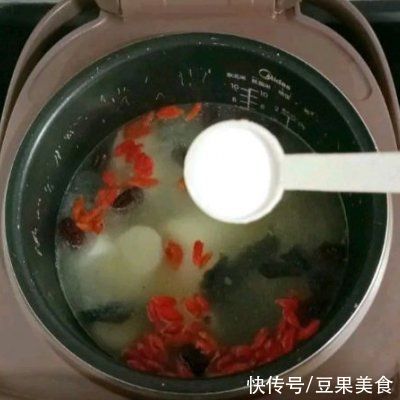 乌鸡|#我的养生日常-远离秋燥#乌鸡山药汤