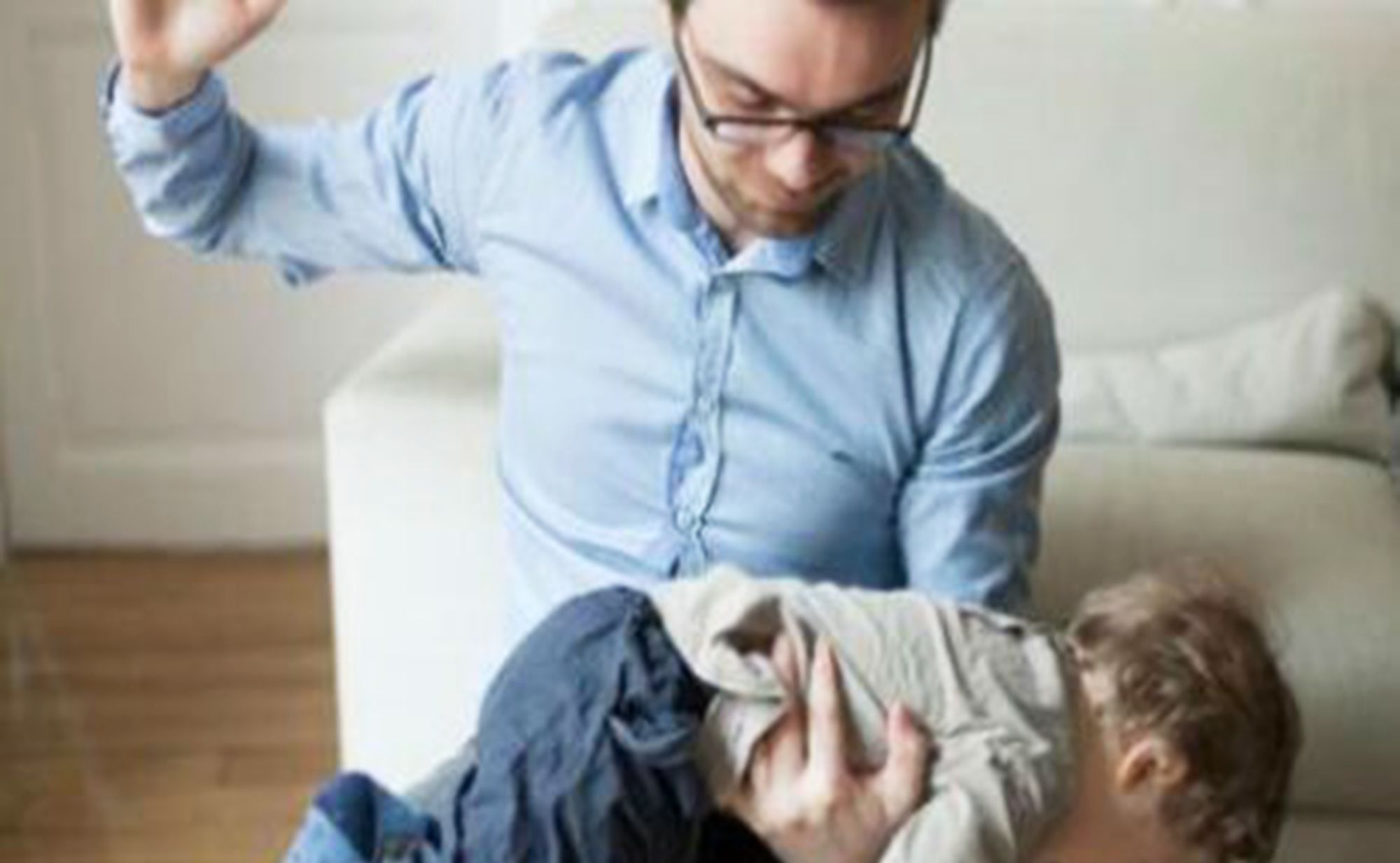 父母|孩子出现某些行为,嘴上教育基本没用,建议直接打