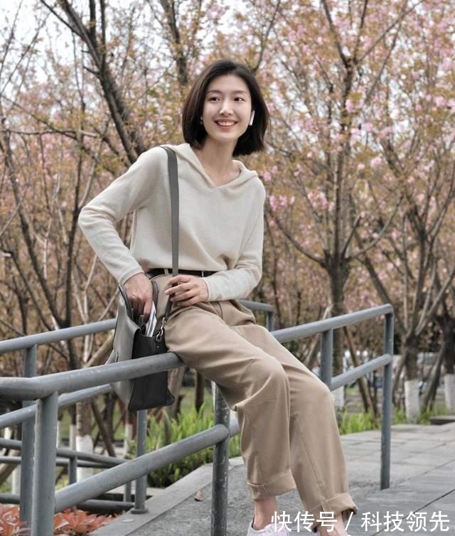 西裤 初秋,卫衣搭配直筒裤简约高级,还能提升气质感,美如初恋女友!