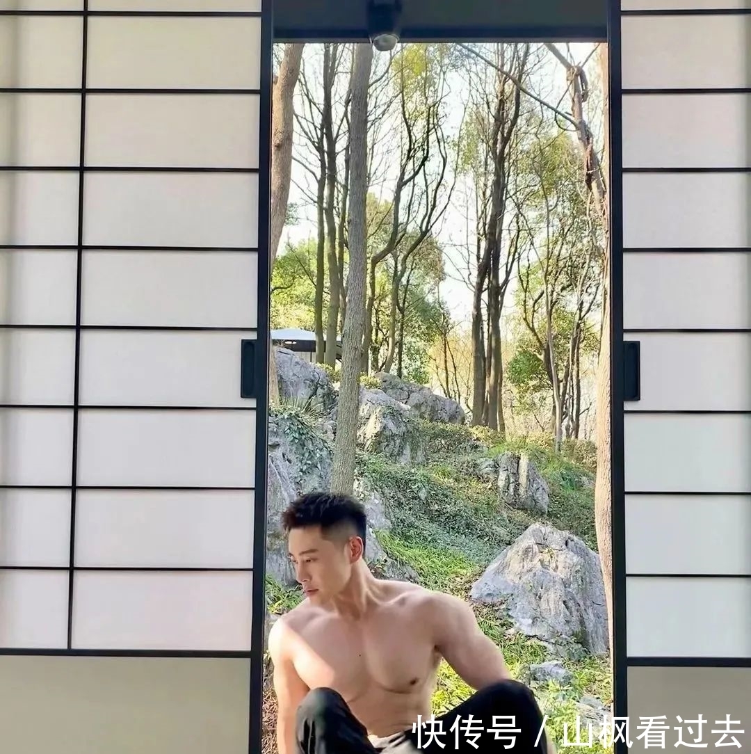 网红|拥有倒三角腱子肉的网红博主,这身材爱了!