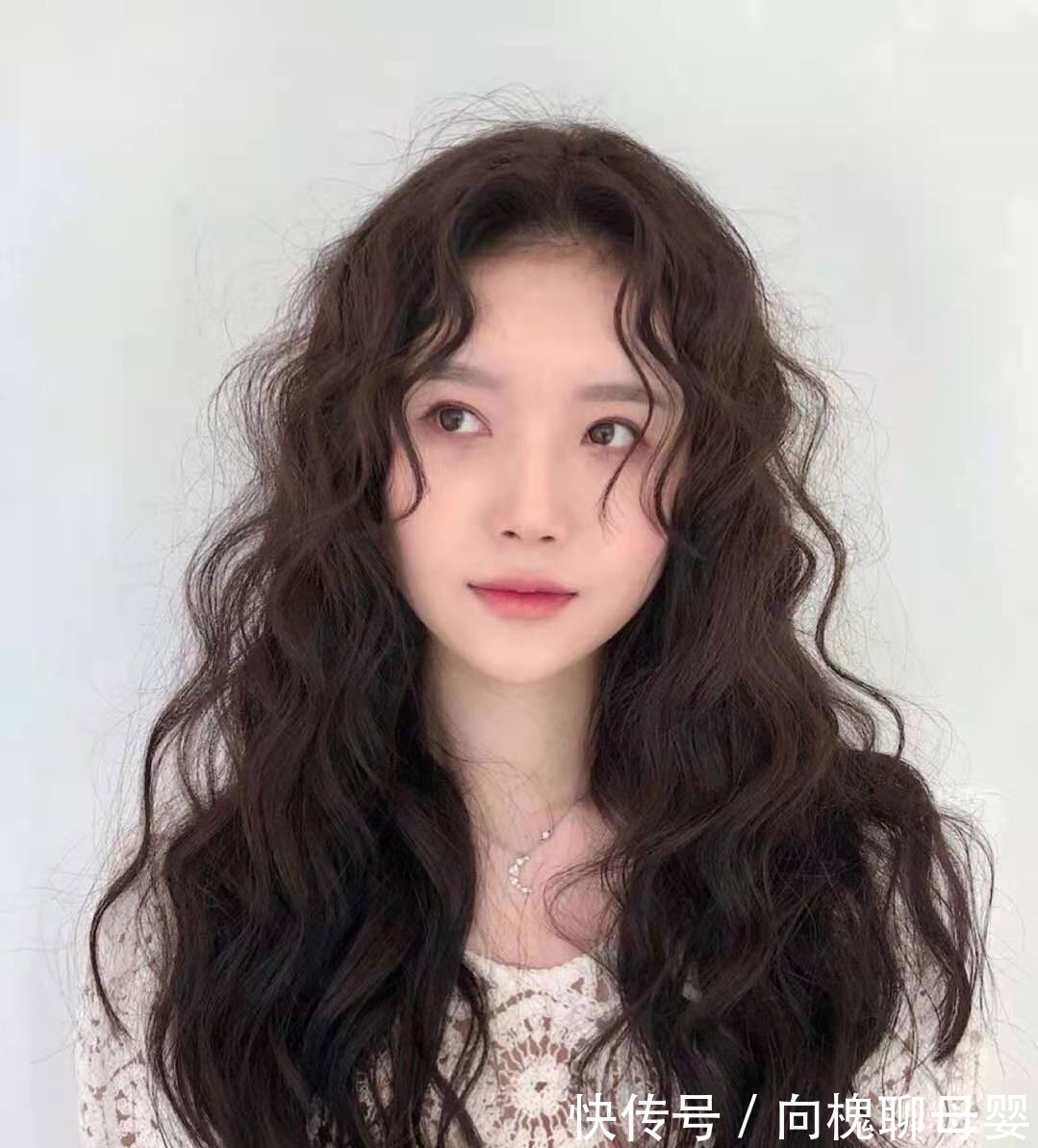 大卷 头发细软女生别烫这三种发型,款式好看但发质不适合,伤发又没卷