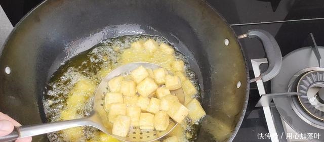  下次吃“炒豆腐”时，别直接下锅就炒，加上这一步，豆腐才入味