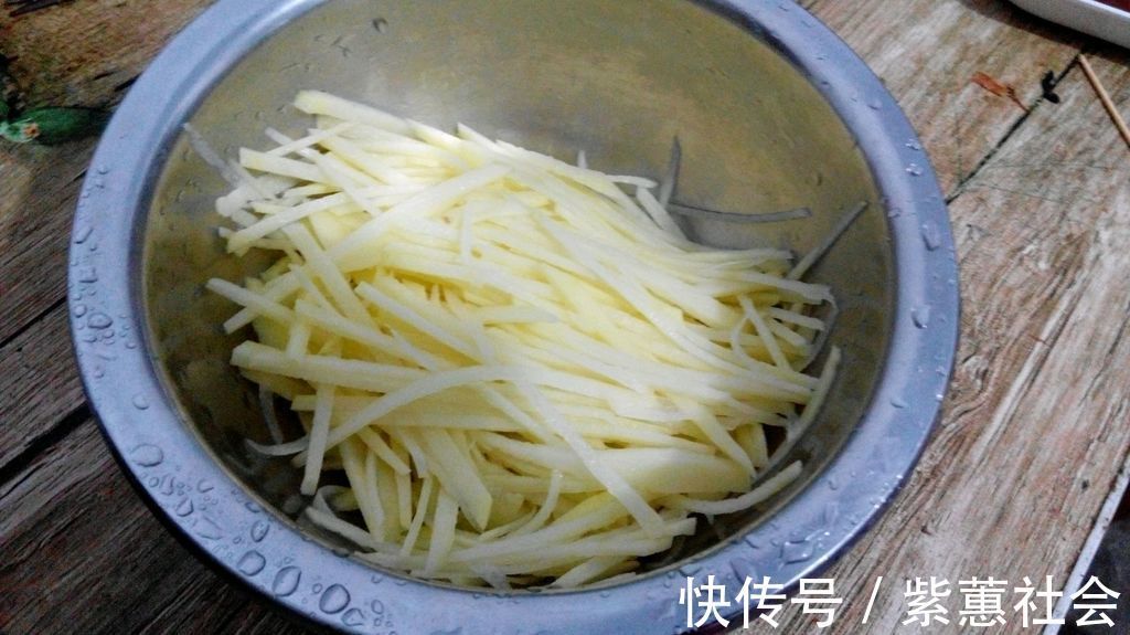 辣椒油|凉拌酸辣土豆丝的制作方法,开胃下饭,营养健康