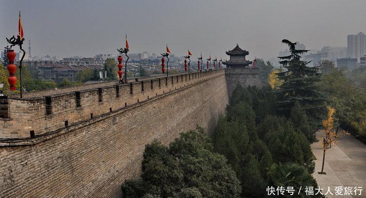 全国保存最完整的古城墙，是老陕们最大的骄傲，门票贵不贵游客都要上